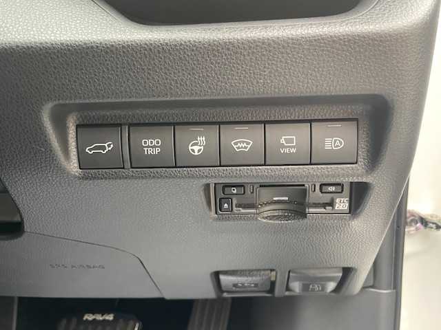 トヨタ ＲＡＶ４ アドベンチャー オフロードPKGⅡ 埼玉県 2023(令5)年 2.6万km スーパーホワイトⅡ ワンオーナー/専用合成皮革シート/純正10.5インチディスプレイオーディオ/　T-Connectナビ/DTV/BT/USB/タイプC/　AppleCarPlay/AndroidAuto/パノラミックビューモニター/トヨタセーフティセンス/　・プリクラッシュセーフティ/　・レーントレーシングアシスト/　・ロードサインアシスト/　・レーダークルーズコントロール/　・ブラインドスポットモニター/　・クリアランスソナー/　・リヤクロストラフィックアラート/　・パーキングサポートブレーキ/マルチテレインセレクト/前後録画機能付きデジタルインナーミラー/運転席パワーシート/前席シートヒーター＆ベンチレーション/ステアリングヒーター/パワーバックドア/アドベンチャー専用19インチAW/ルーフレール/オートハイビーム/ウィンドシールドデアイサー/後席タイプCポート/TRDドアハンドルプロテクター/ラゲージAC100V電源/LEDヘッドライト＆フォグ/ビルトインETC2.0/スマートキー/スペアキー