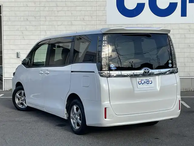トヨタ ヴォクシー X Cパッケージ 佐賀県 2015(平27)年 14.5万km ホワイトパールクリスタルシャイン 純正SDナビ/AM/FM/BT/SD/CD/フルセグ/バックカメラ/ビルトインETC/ドライブレコーダー/片側パワースライドドア/ステアリングリモコン/MTモード付AT/レーダー探知機/リモコンキー/ヘッドライトレベライザー/電動格納ミラー/ウィンカーミラー/純正フロアマット/ドアバイザー