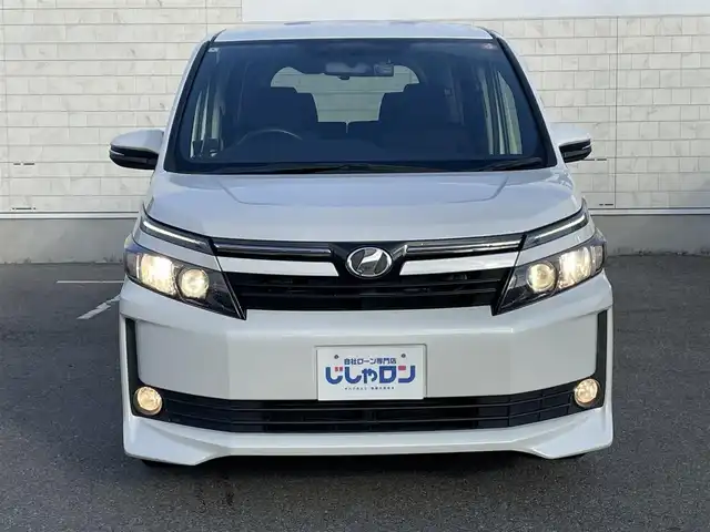 トヨタ ヴォクシー X Cパッケージ 佐賀県 2015(平27)年 14.5万km ホワイトパールクリスタルシャイン 純正SDナビ/AM/FM/BT/SD/CD/フルセグ/バックカメラ/ビルトインETC/ドライブレコーダー/片側パワースライドドア/ステアリングリモコン/MTモード付AT/レーダー探知機/リモコンキー/ヘッドライトレベライザー/電動格納ミラー/ウィンカーミラー/純正フロアマット/ドアバイザー