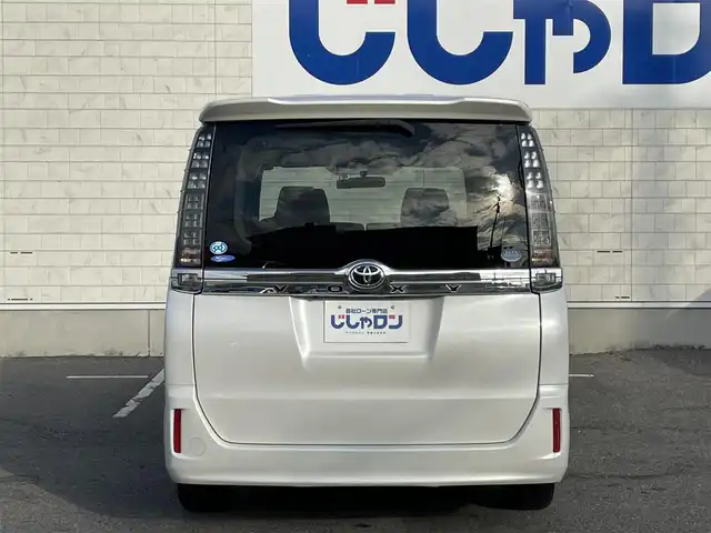 トヨタ ヴォクシー X Cパッケージ 佐賀県 2015(平27)年 14.5万km ホワイトパールクリスタルシャイン 純正SDナビ/AM/FM/BT/SD/CD/フルセグ/バックカメラ/ビルトインETC/ドライブレコーダー/片側パワースライドドア/ステアリングリモコン/MTモード付AT/レーダー探知機/リモコンキー/ヘッドライトレベライザー/電動格納ミラー/ウィンカーミラー/純正フロアマット/ドアバイザー