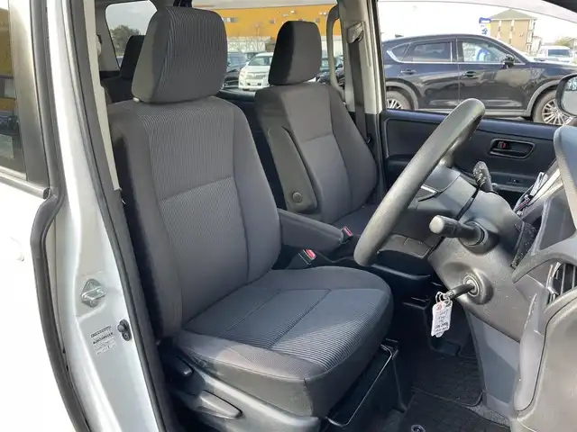 トヨタ ヴォクシー X Cパッケージ 佐賀県 2015(平27)年 14.5万km ホワイトパールクリスタルシャイン 純正SDナビ/AM/FM/BT/SD/CD/フルセグ/バックカメラ/ビルトインETC/ドライブレコーダー/片側パワースライドドア/ステアリングリモコン/MTモード付AT/レーダー探知機/リモコンキー/ヘッドライトレベライザー/電動格納ミラー/ウィンカーミラー/純正フロアマット/ドアバイザー