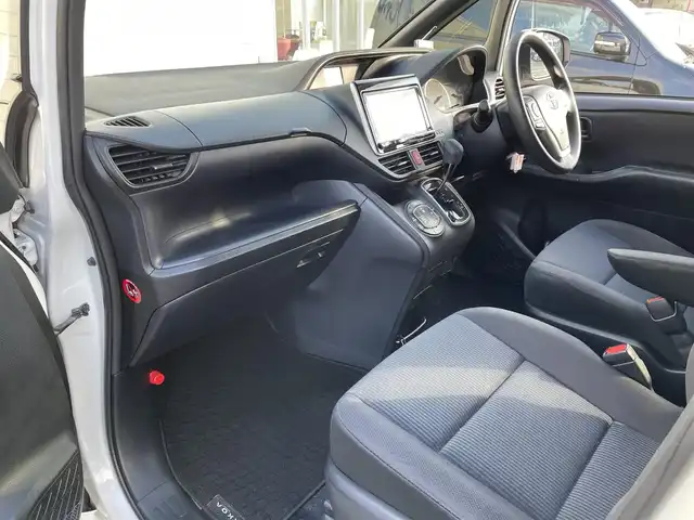 トヨタ ヴォクシー X Cパッケージ 佐賀県 2015(平27)年 14.5万km ホワイトパールクリスタルシャイン 純正SDナビ/AM/FM/BT/SD/CD/フルセグ/バックカメラ/ビルトインETC/ドライブレコーダー/片側パワースライドドア/ステアリングリモコン/MTモード付AT/レーダー探知機/リモコンキー/ヘッドライトレベライザー/電動格納ミラー/ウィンカーミラー/純正フロアマット/ドアバイザー