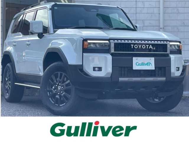 トヨタ ランドクルーザー ２５０ VX 福岡県 2025(令7)年 0.1千km プラチナホワイトパールマイカ ワンオーナー/ムーンルーフ/デジタルインナーミラー/12.3インチディスプレイオーディオ/　(AM/FM/CD/DVD/Bluetooth/Miracast/フルセグTV/ナビキット)/パノラミックビューモニター/バックカメラ/トヨタセーフティセンス/・プリクラッシュセーフティ/・レーンディパーチャーアラート/・レーダークルーズコントロール/・ブラインドスポットモニター/・プロアクティブドライビングアシスト/・リヤクロストラフィックアラート/・後方車両接近告知/・リヤカメラディテクション/・安心降車アシスト/・周辺車両接近時サポート/オートマッチックハイビーム/ロードサインアシスト/クリアランスソナー/横滑り防止/純正18インチアルミホイール/パワーバックドア/黒ルーフレール/ヘッドライトウォッシャー/パワーシート(D)/シートヒーター/ベンチレーション(D/N)/純正前後ドライブレコーダー/黒レザーシート/ステアリングヒーター/革巻きステアリング/パワーシート(D/N)/ビルトインETC2.0/社外フロアマット/USBタイプCポート/スペアキー×1/保証書/取扱説明書/ナビ取扱説明書