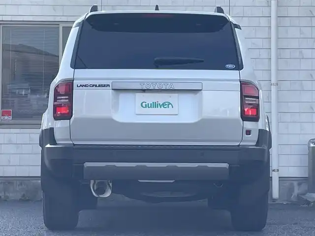 トヨタ ランドクルーザー ２５０ VX 福岡県 2025(令7)年 0.1千km プラチナホワイトパールマイカ ワンオーナー/ムーンルーフ/デジタルインナーミラー/12.3インチディスプレイオーディオ/　(AM/FM/CD/DVD/Bluetooth/Miracast/フルセグTV/ナビキット)/パノラミックビューモニター/バックカメラ/トヨタセーフティセンス/・プリクラッシュセーフティ/・レーンディパーチャーアラート/・レーダークルーズコントロール/・ブラインドスポットモニター/・プロアクティブドライビングアシスト/・リヤクロストラフィックアラート/・後方車両接近告知/・リヤカメラディテクション/・安心降車アシスト/・周辺車両接近時サポート/オートマッチックハイビーム/ロードサインアシスト/クリアランスソナー/横滑り防止/純正18インチアルミホイール/パワーバックドア/黒ルーフレール/ヘッドライトウォッシャー/パワーシート(D)/シートヒーター/ベンチレーション(D/N)/純正前後ドライブレコーダー/黒レザーシート/ステアリングヒーター/革巻きステアリング/パワーシート(D/N)/ビルトインETC2.0/社外フロアマット/USBタイプCポート/スペアキー×1/保証書/取扱説明書/ナビ取扱説明書