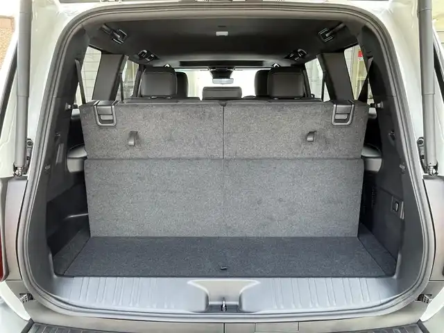 トヨタ ランドクルーザー ２５０ VX 福岡県 2025(令7)年 0.1千km プラチナホワイトパールマイカ ワンオーナー/ムーンルーフ/デジタルインナーミラー/12.3インチディスプレイオーディオ/　(AM/FM/CD/DVD/Bluetooth/Miracast/フルセグTV/ナビキット)/パノラミックビューモニター/バックカメラ/トヨタセーフティセンス/・プリクラッシュセーフティ/・レーンディパーチャーアラート/・レーダークルーズコントロール/・ブラインドスポットモニター/・プロアクティブドライビングアシスト/・リヤクロストラフィックアラート/・後方車両接近告知/・リヤカメラディテクション/・安心降車アシスト/・周辺車両接近時サポート/オートマッチックハイビーム/ロードサインアシスト/クリアランスソナー/横滑り防止/純正18インチアルミホイール/パワーバックドア/黒ルーフレール/ヘッドライトウォッシャー/パワーシート(D)/シートヒーター/ベンチレーション(D/N)/純正前後ドライブレコーダー/黒レザーシート/ステアリングヒーター/革巻きステアリング/パワーシート(D/N)/ビルトインETC2.0/社外フロアマット/USBタイプCポート/スペアキー×1/保証書/取扱説明書/ナビ取扱説明書