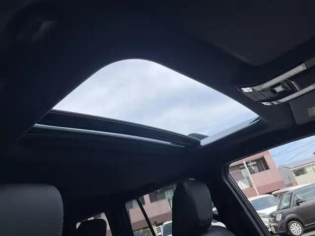 トヨタ ランドクルーザー ２５０ VX 福岡県 2025(令7)年 0.1千km プラチナホワイトパールマイカ ワンオーナー/ムーンルーフ/デジタルインナーミラー/12.3インチディスプレイオーディオ/　(AM/FM/CD/DVD/Bluetooth/Miracast/フルセグTV/ナビキット)/パノラミックビューモニター/バックカメラ/トヨタセーフティセンス/・プリクラッシュセーフティ/・レーンディパーチャーアラート/・レーダークルーズコントロール/・ブラインドスポットモニター/・プロアクティブドライビングアシスト/・リヤクロストラフィックアラート/・後方車両接近告知/・リヤカメラディテクション/・安心降車アシスト/・周辺車両接近時サポート/オートマッチックハイビーム/ロードサインアシスト/クリアランスソナー/横滑り防止/純正18インチアルミホイール/パワーバックドア/黒ルーフレール/ヘッドライトウォッシャー/パワーシート(D)/シートヒーター/ベンチレーション(D/N)/純正前後ドライブレコーダー/黒レザーシート/ステアリングヒーター/革巻きステアリング/パワーシート(D/N)/ビルトインETC2.0/社外フロアマット/USBタイプCポート/スペアキー×1/保証書/取扱説明書/ナビ取扱説明書