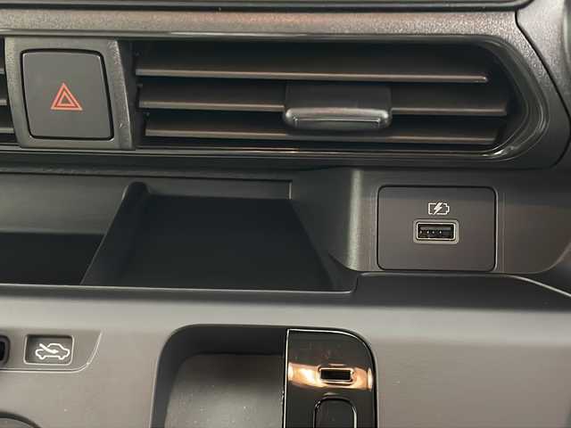 三菱 ｅＫワゴン M 秋田県 2024(令6)年 0.6万km ナチュラルアイボリーメタリック ４WD/オーディオレスバックカメラ/前席シートヒーター/前後コーナーセンサー/オートライト/盗難防止装置/横滑り防止装置/純正鉄チン/USB入力端子/ベンチコート/スマートキー/スペアキー