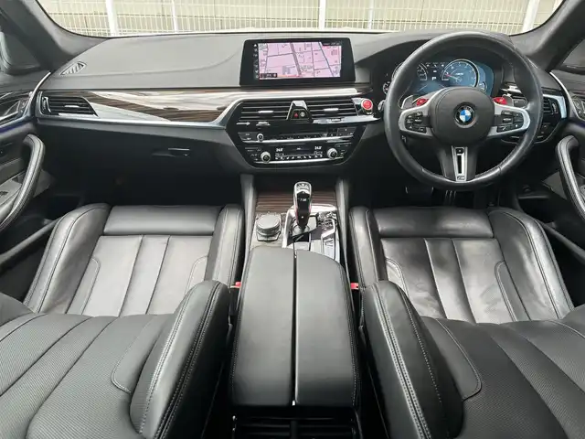 ＢＭＷ Ｍ５ 愛知県 2019(平31)年 4.2万km アルピンホワイトⅢ /禁煙/正規ディーラー車/カーボンルーフ//メーカナビ/CD/DVD/BT/フルセグ/MSV/USB//バックカメラ//全方位カメラ//黒革シート//全席シートヒーター//前席エアシート//メモリ付パワーシート//CFRP製ルーフ//前後ドライブレコーダー//ETC//電動リアゲート//CBC/DSC/PDC//アクティブ・プロテクション//パーキングアシスト//ACC/PCS/LDA/HUD/BSM//前車発進警告機能//後車衝突警告機能//クロストラフィックウォーニング//タイヤ空気圧警告システム//レインセンサー//コンフォートアクセス//オートクロージャードア//後席ロールサンシェード//LEDオートライト//フォグランプ//ハイビームアシスト//アダプティブヘッドライト//本革巻きステアリング//ステアリングスイッチ//ステアリングヒーター//電子制御パーキングブレーキ//ブレーキホールド//オートリトラウインカーミラー//アイドリングストップ//ディスプレイキー//新車時保証書//取扱説明書//ディーラー記録簿//H31/R2/R3/R5/R7