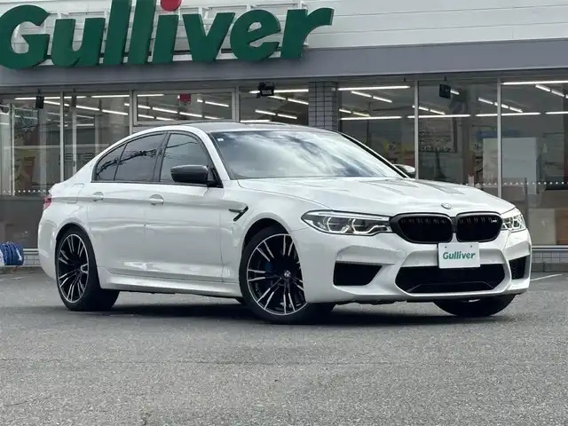 ＢＭＷ Ｍ５ 愛知県 2019(平31)年 4.2万km アルピンホワイトⅢ /禁煙/正規ディーラー車/カーボンルーフ//メーカナビ/CD/DVD/BT/フルセグ/MSV/USB//バックカメラ//全方位カメラ//黒革シート//全席シートヒーター//前席エアシート//メモリ付パワーシート//CFRP製ルーフ//前後ドライブレコーダー//ETC//電動リアゲート//CBC/DSC/PDC//アクティブ・プロテクション//パーキングアシスト//ACC/PCS/LDA/HUD/BSM//前車発進警告機能//後車衝突警告機能//クロストラフィックウォーニング//タイヤ空気圧警告システム//レインセンサー//コンフォートアクセス//オートクロージャードア//後席ロールサンシェード//LEDオートライト//フォグランプ//ハイビームアシスト//アダプティブヘッドライト//本革巻きステアリング//ステアリングスイッチ//ステアリングヒーター//電子制御パーキングブレーキ//ブレーキホールド//オートリトラウインカーミラー//アイドリングストップ//ディスプレイキー//新車時保証書//取扱説明書//ディーラー記録簿//H31/R2/R3/R5/R7
