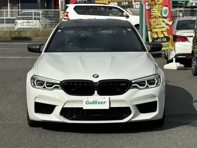 ＢＭＷ Ｍ５ 愛知県 2019(平31)年 4.2万km アルピンホワイトⅢ /禁煙/正規ディーラー車/カーボンルーフ//メーカナビ/CD/DVD/BT/フルセグ/MSV/USB//バックカメラ//全方位カメラ//黒革シート//全席シートヒーター//前席エアシート//メモリ付パワーシート//CFRP製ルーフ//前後ドライブレコーダー//ETC//電動リアゲート//CBC/DSC/PDC//アクティブ・プロテクション//パーキングアシスト//ACC/PCS/LDA/HUD/BSM//前車発進警告機能//後車衝突警告機能//クロストラフィックウォーニング//タイヤ空気圧警告システム//レインセンサー//コンフォートアクセス//オートクロージャードア//後席ロールサンシェード//LEDオートライト//フォグランプ//ハイビームアシスト//アダプティブヘッドライト//本革巻きステアリング//ステアリングスイッチ//ステアリングヒーター//電子制御パーキングブレーキ//ブレーキホールド//オートリトラウインカーミラー//アイドリングストップ//ディスプレイキー//新車時保証書//取扱説明書//ディーラー記録簿//H31/R2/R3/R5/R7