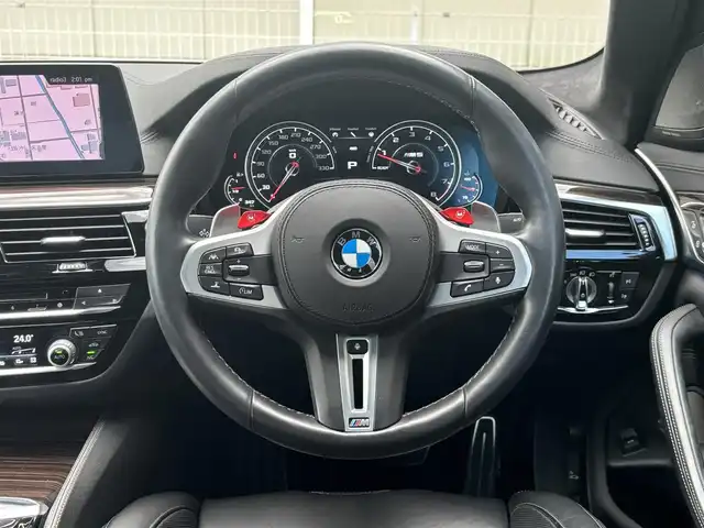ＢＭＷ Ｍ５ 愛知県 2019(平31)年 4.2万km アルピンホワイトⅢ /禁煙/正規ディーラー車/カーボンルーフ//メーカナビ/CD/DVD/BT/フルセグ/MSV/USB//バックカメラ//全方位カメラ//黒革シート//全席シートヒーター//前席エアシート//メモリ付パワーシート//CFRP製ルーフ//前後ドライブレコーダー//ETC//電動リアゲート//CBC/DSC/PDC//アクティブ・プロテクション//パーキングアシスト//ACC/PCS/LDA/HUD/BSM//前車発進警告機能//後車衝突警告機能//クロストラフィックウォーニング//タイヤ空気圧警告システム//レインセンサー//コンフォートアクセス//オートクロージャードア//後席ロールサンシェード//LEDオートライト//フォグランプ//ハイビームアシスト//アダプティブヘッドライト//本革巻きステアリング//ステアリングスイッチ//ステアリングヒーター//電子制御パーキングブレーキ//ブレーキホールド//オートリトラウインカーミラー//アイドリングストップ//ディスプレイキー//新車時保証書//取扱説明書//ディーラー記録簿//H31/R2/R3/R5/R7