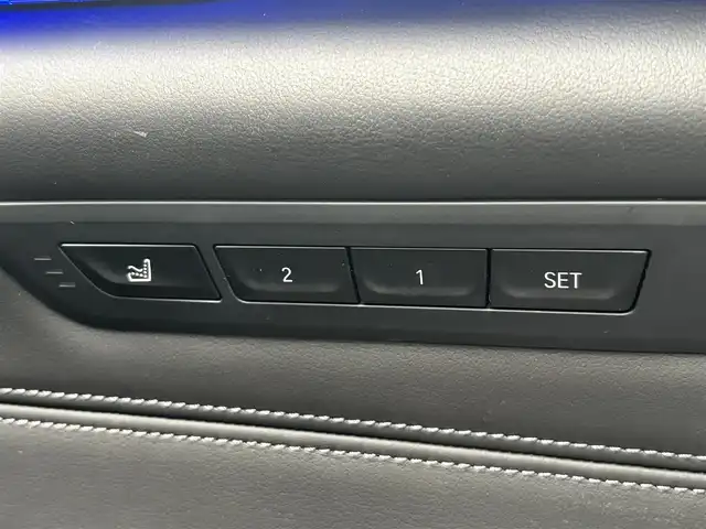 ＢＭＷ Ｍ５ 愛知県 2019(平31)年 4.2万km アルピンホワイトⅢ /禁煙/正規ディーラー車/カーボンルーフ//メーカナビ/CD/DVD/BT/フルセグ/MSV/USB//バックカメラ//全方位カメラ//黒革シート//全席シートヒーター//前席エアシート//メモリ付パワーシート//CFRP製ルーフ//前後ドライブレコーダー//ETC//電動リアゲート//CBC/DSC/PDC//アクティブ・プロテクション//パーキングアシスト//ACC/PCS/LDA/HUD/BSM//前車発進警告機能//後車衝突警告機能//クロストラフィックウォーニング//タイヤ空気圧警告システム//レインセンサー//コンフォートアクセス//オートクロージャードア//後席ロールサンシェード//LEDオートライト//フォグランプ//ハイビームアシスト//アダプティブヘッドライト//本革巻きステアリング//ステアリングスイッチ//ステアリングヒーター//電子制御パーキングブレーキ//ブレーキホールド//オートリトラウインカーミラー//アイドリングストップ//ディスプレイキー//新車時保証書//取扱説明書//ディーラー記録簿//H31/R2/R3/R5/R7