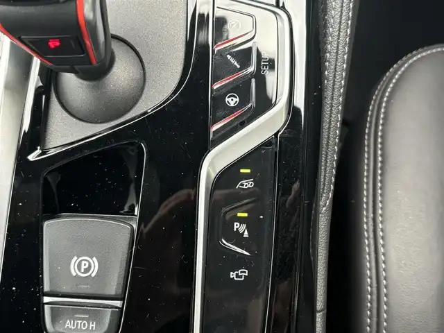 ＢＭＷ Ｍ５ 愛知県 2019(平31)年 4.2万km アルピンホワイトⅢ /禁煙/正規ディーラー車/カーボンルーフ//メーカナビ/CD/DVD/BT/フルセグ/MSV/USB//バックカメラ//全方位カメラ//黒革シート//全席シートヒーター//前席エアシート//メモリ付パワーシート//CFRP製ルーフ//前後ドライブレコーダー//ETC//電動リアゲート//CBC/DSC/PDC//アクティブ・プロテクション//パーキングアシスト//ACC/PCS/LDA/HUD/BSM//前車発進警告機能//後車衝突警告機能//クロストラフィックウォーニング//タイヤ空気圧警告システム//レインセンサー//コンフォートアクセス//オートクロージャードア//後席ロールサンシェード//LEDオートライト//フォグランプ//ハイビームアシスト//アダプティブヘッドライト//本革巻きステアリング//ステアリングスイッチ//ステアリングヒーター//電子制御パーキングブレーキ//ブレーキホールド//オートリトラウインカーミラー//アイドリングストップ//ディスプレイキー//新車時保証書//取扱説明書//ディーラー記録簿//H31/R2/R3/R5/R7