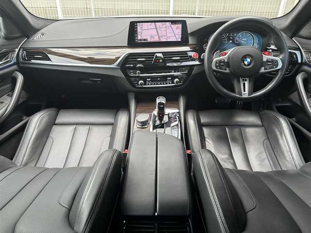 ＢＭＷ Ｍ５ 愛知県 2019(平31)年 4.2万km アルピンホワイトⅢ /禁煙/正規ディーラー車/CFRP製ルーフ//メーカナビ/CD/DVD/BT/フルセグ/MSV/USB//バックカメラ//全方位カメラ//黒革シート//全席シートヒーター//前席エアシート//メモリ付パワーシート//前後ドライブレコーダー//ETC//電動リアゲート//CBC/DSC/PDC//アクティブ・プロテクション//パーキングアシスト//ACC/PCS/LDA/HUD/BSM//前車発進警告機能//後車衝突警告機能//クロストラフィックウォーニング//タイヤ空気圧警告システム//レインセンサー//コンフォートアクセス//オートクロージャードア//後席ロールサンシェード//LEDオートライト//フォグランプ//ハイビームアシスト//アダプティブヘッドライト//本革巻きステアリング//ステアリングスイッチ//ステアリングヒーター//電子制御パーキングブレーキ//ブレーキホールド//オートリトラウインカーミラー//アイドリングストップ//ディスプレイキー//新車時保証書//取扱説明書//ディーラー記録簿//H31/R2/R3/R5/R7