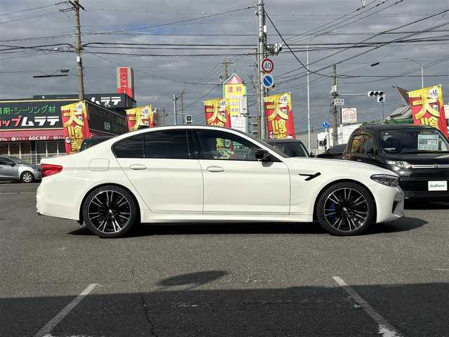ＢＭＷ Ｍ５ 愛知県 2019(平31)年 4.2万km アルピンホワイトⅢ /禁煙/正規ディーラー車/CFRP製ルーフ//メーカナビ/CD/DVD/BT/フルセグ/MSV/USB//バックカメラ//全方位カメラ//黒革シート//全席シートヒーター//前席エアシート//メモリ付パワーシート//前後ドライブレコーダー//ETC//電動リアゲート//CBC/DSC/PDC//アクティブ・プロテクション//パーキングアシスト//ACC/PCS/LDA/HUD/BSM//前車発進警告機能//後車衝突警告機能//クロストラフィックウォーニング//タイヤ空気圧警告システム//レインセンサー//コンフォートアクセス//オートクロージャードア//後席ロールサンシェード//LEDオートライト//フォグランプ//ハイビームアシスト//アダプティブヘッドライト//本革巻きステアリング//ステアリングスイッチ//ステアリングヒーター//電子制御パーキングブレーキ//ブレーキホールド//オートリトラウインカーミラー//アイドリングストップ//ディスプレイキー//新車時保証書//取扱説明書//ディーラー記録簿//H31/R2/R3/R5/R7
