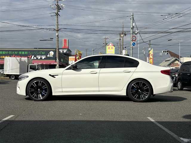 ＢＭＷ Ｍ５ 愛知県 2019(平31)年 4.2万km アルピンホワイトⅢ /禁煙/正規ディーラー車/CFRP製ルーフ//メーカナビ/CD/DVD/BT/フルセグ/MSV/USB//バックカメラ//全方位カメラ//黒革シート//全席シートヒーター//前席エアシート//メモリ付パワーシート//前後ドライブレコーダー//ETC//電動リアゲート//CBC/DSC/PDC//アクティブ・プロテクション//パーキングアシスト//ACC/PCS/LDA/HUD/BSM//前車発進警告機能//後車衝突警告機能//クロストラフィックウォーニング//タイヤ空気圧警告システム//レインセンサー//コンフォートアクセス//オートクロージャードア//後席ロールサンシェード//LEDオートライト//フォグランプ//ハイビームアシスト//アダプティブヘッドライト//本革巻きステアリング//ステアリングスイッチ//ステアリングヒーター//電子制御パーキングブレーキ//ブレーキホールド//オートリトラウインカーミラー//アイドリングストップ//ディスプレイキー//新車時保証書//取扱説明書//ディーラー記録簿//H31/R2/R3/R5/R7