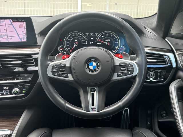 ＢＭＷ Ｍ５ 愛知県 2019(平31)年 4.2万km アルピンホワイトⅢ /禁煙/正規ディーラー車/CFRP製ルーフ//メーカナビ/CD/DVD/BT/フルセグ/MSV/USB//バックカメラ//全方位カメラ//黒革シート//全席シートヒーター//前席エアシート//メモリ付パワーシート//前後ドライブレコーダー//ETC//電動リアゲート//CBC/DSC/PDC//アクティブ・プロテクション//パーキングアシスト//ACC/PCS/LDA/HUD/BSM//前車発進警告機能//後車衝突警告機能//クロストラフィックウォーニング//タイヤ空気圧警告システム//レインセンサー//コンフォートアクセス//オートクロージャードア//後席ロールサンシェード//LEDオートライト//フォグランプ//ハイビームアシスト//アダプティブヘッドライト//本革巻きステアリング//ステアリングスイッチ//ステアリングヒーター//電子制御パーキングブレーキ//ブレーキホールド//オートリトラウインカーミラー//アイドリングストップ//ディスプレイキー//新車時保証書//取扱説明書//ディーラー記録簿//H31/R2/R3/R5/R7