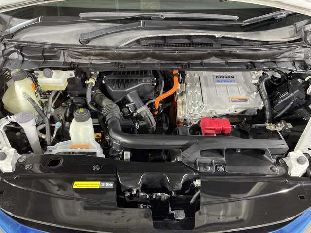 日産 セレナ e－パワー ハイウェイスター V 福岡県 2019(平31)年 5.9万km ブリリアントホワイトパール 2トーン 禁煙車純正10型メモリナビ(フルセグTVDVD/CD/BT)アラウンドビューモニターフリップダウンモニターエマージェンシーブレーキクルコンコーナーセンサー両側パワスラETCドラレコLEDヘッドライトスマートキープッシュスタート