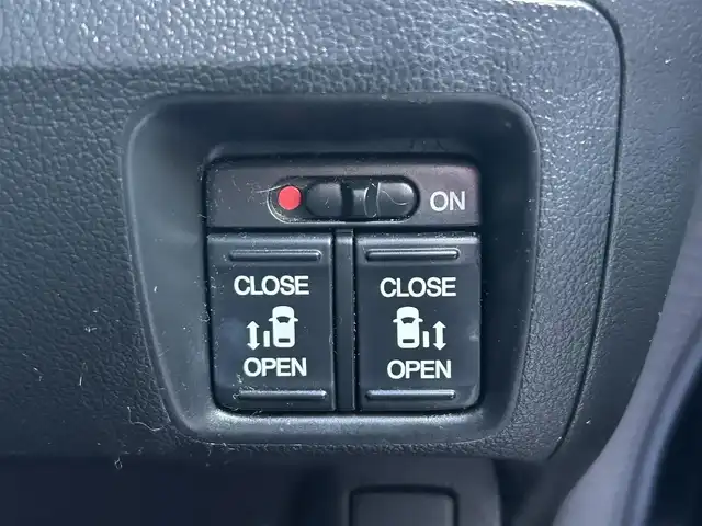 ホンダ Ｎ ＢＯＸ カスタム G ターボSSパッケージ 栃木県 2015(平27)年 7万km スマートブラック CTBA/純正SDナビ/・ワンセグTV/・CD/DVD/BT/・USB/iPod/SD/・AM.FM/バックカメラ/ETC/ドライブレコーダー/クルーズコントロール/両側電動スライドドア/革巻きステアリング/ステアリングスイッチ/パドルシフト/スマートキー/プッシュスタート/HIDヘッドライト/フォグランプ/オートライト/GPSレーダー/純正15インチAW/純正フロアマット/ドアバイザー/リアスモークフィルム/横滑り防止システム/電動格納ウィンカーミラー