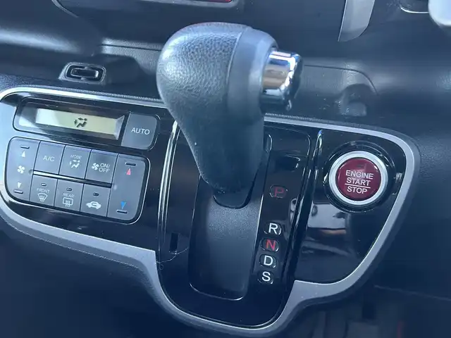 ホンダ Ｎ ＢＯＸ カスタム G ターボSSパッケージ 栃木県 2015(平27)年 7万km スマートブラック CTBA/純正SDナビ/・ワンセグTV/・CD/DVD/BT/・USB/iPod/SD/・AM.FM/バックカメラ/ETC/ドライブレコーダー/クルーズコントロール/両側電動スライドドア/革巻きステアリング/ステアリングスイッチ/パドルシフト/スマートキー/プッシュスタート/HIDヘッドライト/フォグランプ/オートライト/GPSレーダー/純正15インチAW/純正フロアマット/ドアバイザー/リアスモークフィルム/横滑り防止システム/電動格納ウィンカーミラー