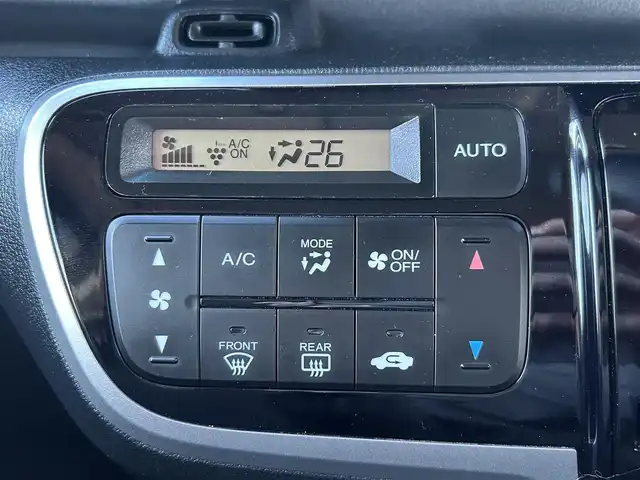 ホンダ Ｎ ＢＯＸ カスタム G ターボSSパッケージ 栃木県 2015(平27)年 7万km スマートブラック CTBA/純正SDナビ/・ワンセグTV/・CD/DVD/BT/・USB/iPod/SD/・AM.FM/バックカメラ/ETC/ドライブレコーダー/クルーズコントロール/両側電動スライドドア/革巻きステアリング/ステアリングスイッチ/パドルシフト/スマートキー/プッシュスタート/HIDヘッドライト/フォグランプ/オートライト/GPSレーダー/純正15インチAW/純正フロアマット/ドアバイザー/リアスモークフィルム/横滑り防止システム/電動格納ウィンカーミラー