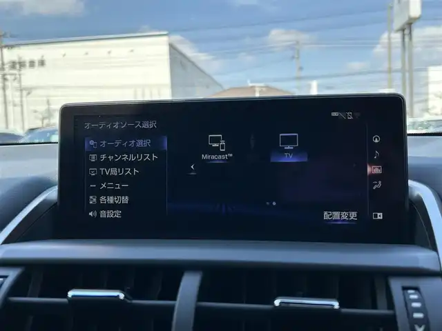 レクサス ＮＸ 300h Fスポーツ 岡山県 2019(平31)年 6.8万km グラファイトブラックガラスフレーク ４WD/純正10.1インチナビ/（AM.FM.BT.TV）/全方位カメラ/プリクラッシュセーフティ/レーンディパーチャアラート/レザーシート/シートヒーター/ベンチレーション/D/N席パワーシート/パワーバックドア/3眼LEDヘッドライト/ブラインドスポットモニター/電動格納リアシート/ビルトインETC２，０/レーダークルーズコントロール/オートハイビーム/電子パーキング/ブレーキホールド/トノカバー/メモリーパワーシート/ステアリングヒーター