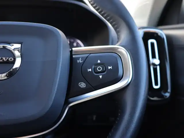 ボルボ ＸＣ４０ 長野県 2020(令2)年 2万km 黒 ハーフレザーシート/純正ナビＴＶ/３６０°カメラ/ＣａｒＰｌａｙ/ＡＣＣ/衝突軽減ブレーキ/ＬＫＡ/ＢＬＩＳ/パワーシート／ヒーター/パワーバックドア/スマートキー/純正１８ＡＷ/ＬＥＤライト