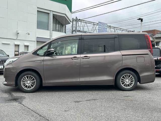 トヨタ ノア ハイブリッド G 愛知県 2014(平26)年 15.2万km ダークシェリーマイカM /禁煙車//純正ナビ・フルセグTV//バックカメラ//ビルトインETC//両側パワースライドドア//前席シートヒーター//ステアスイッチ//LEDオートライト//フォグランプ//クルーズコントロール//EV.ECO.PWRモード//純正ドアバイザー//純正フロアマット