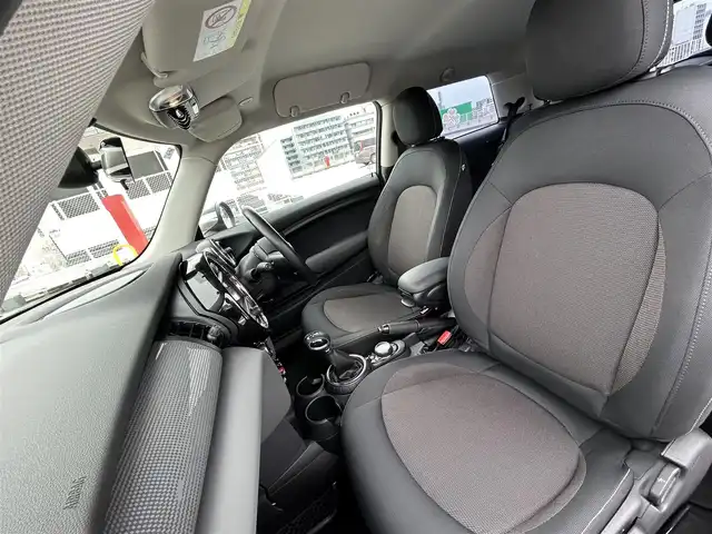 ＭＩＮＩ ミニ クーパー 東京都 2014(平26)年 3.6万km 赤Ⅱ ディーラー車/純正ナビ/バックカメラ/純正１５インチアルミ/ETC/キーレス/フォグランプ/アイドリングストップ/電動格納ミラー/Wエアバック/ABS/取説