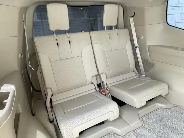 トヨタ ランドクルーザー ZX 栃木県 2023(令5)年 1.7万km プレシャスホワイトパール ワンオーナー /禁煙車/内装ニュートラルベージュ/【メーカーOP】/・空気圧警報システム/・リヤ電動デフロック/・T-Connectナビ（12.3インチ）/・地デジ/BT/CD/DVD/USB/・JBLプレミアムサウンド/・マルチテレインモニター/・リヤシートエンターテイメントシステム/（11.6インチモニタ2個/HDMI端子）/・ブラックルーフレール/・クールBOX/・寒冷地仕様/【モデリスタ】/・フロントスポイラー/・リヤスタイリングキット/（リヤスカート/マフラーカッター）/・フェンダーガーニッシュ/リヤスポイラー/・LEDスマートフットライト/ラゲージLED/・メタルガーニッシュキット/・パノラミックビューモニター/・ハンズフリーパワーバックドア/【標準装備】/・サンルーフ/・純正２０インチAW/・カラーヘッドアップディスプレイ/・LEDシーケンシャルターンランプ/・ステアリングヒーター/・本革（快適温熱/シートベンチレーション）1/2列目/・電動格納サードシート/・ビルトインETC2.0/・クリアランスソナー/・PCS/LTA/LDA/RSA/AHS/AHB/・レーダークルーズコントロール/・TMN/BSM/PKSB/・スマートキー×2/・保証書/・取扱説明書