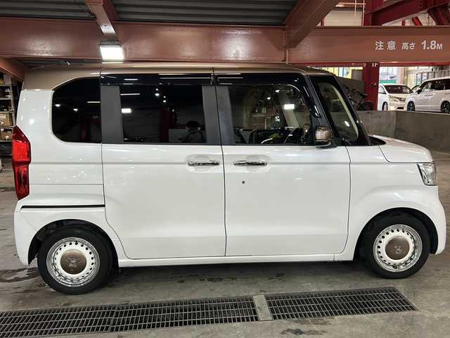 ホンダ Ｎ ＢＯＸ G･L ホンダセンシング カッパーブラウンスタイル 静岡県 2019(令1)年 4.5万km プラチナホワイトパール 【安全装備】/ホンダセンシング/アダプティブ・クルーズ・コントロール（ACC）/・作動車速域：約30km/hから100km/h間/車線維持支援システム（LKAS）/・作動車速：約65km/hから100km/h間/・ステアリング制御/衝突軽減ブレーキ（CMBS）/・歩行者検知機能/・作動車速：約80km/h未満時/・対向車車速：約30km/hから80km/h時/誤発進抑制機能（前進）/・ミリ波レーダー検知：作動車速10km/h未満/歩行者事故低減ステアリング/・作動車速10km/hから40km/h間/路外逸脱抑制機能/・作動車速：約60km/hから100km/h間/先行車発進お知らせ機能/標識認識機能/オートハイビーム/誤発進抑制機能（後進）・ソナー検知：作動車速10km/h未満/【主要装備】/純正大型ナビ　/バックカメラ　/ドライブレコーダー　/ステアリングスイッチ　/フルセグテレビ　/両側パワースライドドア　/ＬＥＤヘッドライト　/ＥＴＣ/プッシュスタート/スマートキー