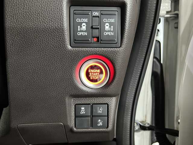 ホンダ Ｎ ＢＯＸ G･L ホンダセンシング カッパーブラウンスタイル 静岡県 2019(令1)年 4.5万km プラチナホワイトパール 【安全装備】/ホンダセンシング/アダプティブ・クルーズ・コントロール（ACC）/・作動車速域：約30km/hから100km/h間/車線維持支援システム（LKAS）/・作動車速：約65km/hから100km/h間/・ステアリング制御/衝突軽減ブレーキ（CMBS）/・歩行者検知機能/・作動車速：約80km/h未満時/・対向車車速：約30km/hから80km/h時/誤発進抑制機能（前進）/・ミリ波レーダー検知：作動車速10km/h未満/歩行者事故低減ステアリング/・作動車速10km/hから40km/h間/路外逸脱抑制機能/・作動車速：約60km/hから100km/h間/先行車発進お知らせ機能/標識認識機能/オートハイビーム/誤発進抑制機能（後進）・ソナー検知：作動車速10km/h未満/【主要装備】/純正大型ナビ　/バックカメラ　/ドライブレコーダー　/ステアリングスイッチ　/フルセグテレビ　/両側パワースライドドア　/ＬＥＤヘッドライト　/ＥＴＣ/プッシュスタート/スマートキー