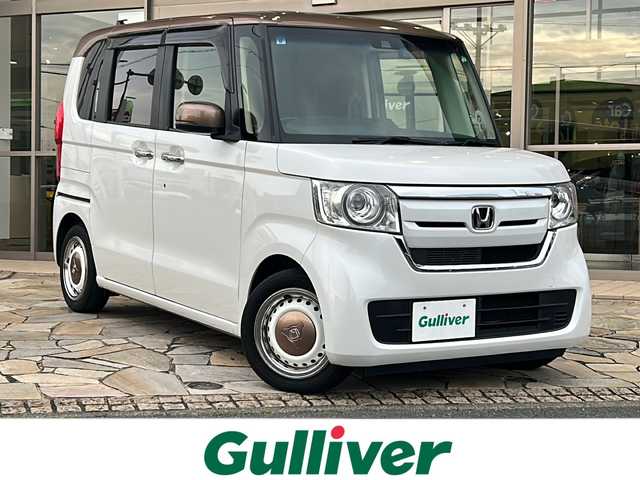 ホンダ Ｎ ＢＯＸ G･L ホンダセンシング カッパーブラウンスタイル 静岡県 2019(令1)年 4.5万km プラチナホワイトパール 【安全装備】/ホンダセンシング/アダプティブ・クルーズ・コントロール（ACC）/・作動車速域：約30km/hから100km/h間/車線維持支援システム（LKAS）/・作動車速：約65km/hから100km/h間/・ステアリング制御/衝突軽減ブレーキ（CMBS）/・歩行者検知機能/・作動車速：約80km/h未満時/・対向車車速：約30km/hから80km/h時/誤発進抑制機能（前進）/・ミリ波レーダー検知：作動車速10km/h未満/歩行者事故低減ステアリング/・作動車速10km/hから40km/h間/路外逸脱抑制機能/・作動車速：約60km/hから100km/h間/先行車発進お知らせ機能/標識認識機能/オートハイビーム/誤発進抑制機能（後進）・ソナー検知：作動車速10km/h未満/【主要装備】/純正大型ナビ　/バックカメラ　/ドライブレコーダー　/ステアリングスイッチ　/フルセグテレビ　/両側パワースライドドア　/ＬＥＤヘッドライト　/ＥＴＣ/プッシュスタート/スマートキー