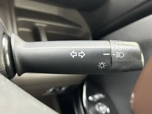 ホンダ Ｎ ＢＯＸ G･L ホンダセンシング カッパーブラウンスタイル 熊本県 2019(令1)年 4.6万km プラチナホワイトパール 【安全装備】/ホンダセンシング/アダプティブ・クルーズ・コントロール（ACC）/・作動車速域：約30km/hから100km/h間/車線維持支援システム（LKAS）/・作動車速：約65km/hから100km/h間/・ステアリング制御/衝突軽減ブレーキ（CMBS）/・歩行者検知機能/・作動車速：約80km/h未満時/・対向車車速：約30km/hから80km/h時/誤発進抑制機能（前進）/・ミリ波レーダー検知：作動車速10km/h未満/歩行者事故低減ステアリング/・作動車速10km/hから40km/h間/路外逸脱抑制機能/・作動車速：約60km/hから100km/h間/先行車発進お知らせ機能/標識認識機能/オートハイビーム/誤発進抑制機能（後進）・ソナー検知：作動車速10km/h未満/【主要装備】/純正8インチナビ（CD・DVD・フルセグ・BT・USB）　/バックカメラ　/純正前方ドライブレコーダー　/ステアリングスイッチ　/両側パワースライドドア　/ヘッドライトウォッシャー/ＬＥＤヘッドライト　/ビルトインＥＴＣ/プッシュスタート/スマートキー