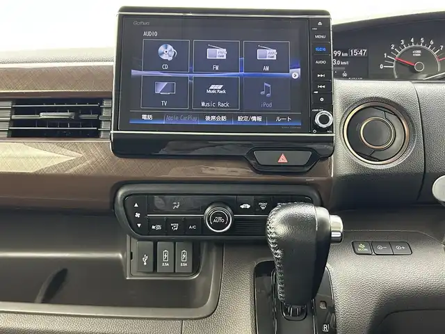 ホンダ Ｎ ＢＯＸ G･L ホンダセンシング カッパーブラウンスタイル 熊本県 2019(令1)年 4.6万km プラチナホワイトパール 【安全装備】/ホンダセンシング/アダプティブ・クルーズ・コントロール（ACC）/・作動車速域：約30km/hから100km/h間/車線維持支援システム（LKAS）/・作動車速：約65km/hから100km/h間/・ステアリング制御/衝突軽減ブレーキ（CMBS）/・歩行者検知機能/・作動車速：約80km/h未満時/・対向車車速：約30km/hから80km/h時/誤発進抑制機能（前進）/・ミリ波レーダー検知：作動車速10km/h未満/歩行者事故低減ステアリング/・作動車速10km/hから40km/h間/路外逸脱抑制機能/・作動車速：約60km/hから100km/h間/先行車発進お知らせ機能/標識認識機能/オートハイビーム/誤発進抑制機能（後進）・ソナー検知：作動車速10km/h未満/【主要装備】/純正8インチナビ（CD・DVD・フルセグ・BT・USB）　/バックカメラ　/純正前方ドライブレコーダー　/ステアリングスイッチ　/両側パワースライドドア　/ヘッドライトウォッシャー/ＬＥＤヘッドライト　/ビルトインＥＴＣ/プッシュスタート/スマートキー