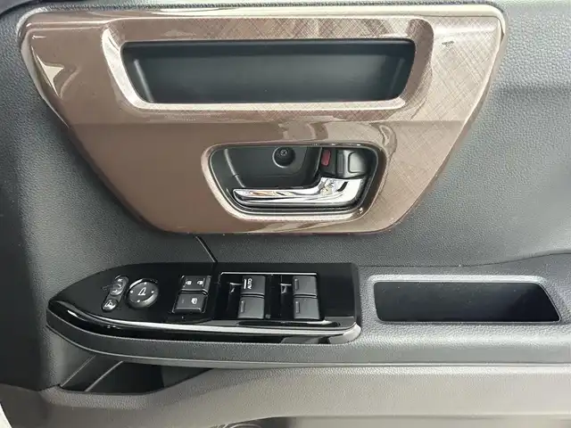 ホンダ Ｎ ＢＯＸ G･L ホンダセンシング カッパーブラウンスタイル 熊本県 2019(令1)年 4.6万km プラチナホワイトパール 【安全装備】/ホンダセンシング/アダプティブ・クルーズ・コントロール（ACC）/・作動車速域：約30km/hから100km/h間/車線維持支援システム（LKAS）/・作動車速：約65km/hから100km/h間/・ステアリング制御/衝突軽減ブレーキ（CMBS）/・歩行者検知機能/・作動車速：約80km/h未満時/・対向車車速：約30km/hから80km/h時/誤発進抑制機能（前進）/・ミリ波レーダー検知：作動車速10km/h未満/歩行者事故低減ステアリング/・作動車速10km/hから40km/h間/路外逸脱抑制機能/・作動車速：約60km/hから100km/h間/先行車発進お知らせ機能/標識認識機能/オートハイビーム/誤発進抑制機能（後進）・ソナー検知：作動車速10km/h未満/【主要装備】/純正8インチナビ（CD・DVD・フルセグ・BT・USB）　/バックカメラ　/純正前方ドライブレコーダー　/ステアリングスイッチ　/両側パワースライドドア　/ヘッドライトウォッシャー/ＬＥＤヘッドライト　/ビルトインＥＴＣ/プッシュスタート/スマートキー