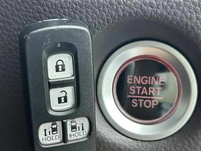 ホンダ Ｎ ＢＯＸ G･L ホンダセンシング カッパーブラウンスタイル 熊本県 2019(令1)年 4.6万km プラチナホワイトパール 【安全装備】/ホンダセンシング/アダプティブ・クルーズ・コントロール（ACC）/・作動車速域：約30km/hから100km/h間/車線維持支援システム（LKAS）/・作動車速：約65km/hから100km/h間/・ステアリング制御/衝突軽減ブレーキ（CMBS）/・歩行者検知機能/・作動車速：約80km/h未満時/・対向車車速：約30km/hから80km/h時/誤発進抑制機能（前進）/・ミリ波レーダー検知：作動車速10km/h未満/歩行者事故低減ステアリング/・作動車速10km/hから40km/h間/路外逸脱抑制機能/・作動車速：約60km/hから100km/h間/先行車発進お知らせ機能/標識認識機能/オートハイビーム/誤発進抑制機能（後進）・ソナー検知：作動車速10km/h未満/【主要装備】/純正8インチナビ（CD・DVD・フルセグ・BT・USB）　/バックカメラ　/純正前方ドライブレコーダー　/ステアリングスイッチ　/両側パワースライドドア　/ヘッドライトウォッシャー/ＬＥＤヘッドライト　/ビルトインＥＴＣ/プッシュスタート/スマートキー