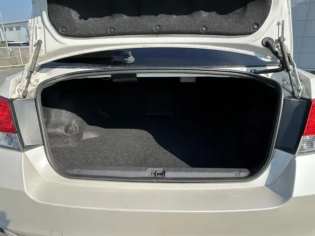 スバル レガシィ Ｂ４ 2．5iアイサイト 奈良県 2010(平22)年 10.5万km サテンホワイトパール 4WD/純正ディーラーナビ(GCX710)/BT/TV/CD/USB/DVD//横滑り防止装置/電動パーキングブレーキシステム/クルーズコントロール(追従あり)/バックカメラ/ETC/ドライブレコーダー/LEDオートライト/オートハイビーム/シフトパドル/スマートボタン/ステアリングスイッチ