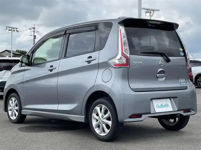 日産 デイズ ハイウェイスターX 佐賀県 2016(平28)年 5万km チタニウムグレーメタリック 純正ディスプレイオーディオ/・AM/FM/USB/Bluetooth/アラウンドビューモニター(ディスプレイ/ルームミラー内蔵)/前方ドライブレコーダー/ETC/エマージェンシーブレーキ/横滑り防止装置/アイドリングストップ/革巻きステアリング/純正14インチアルミホイール/純正キセノンヘッドライト/純正フォグランプ/純正フロアマット/純正ドアバイザ―/取扱説明書/スペアキー１本