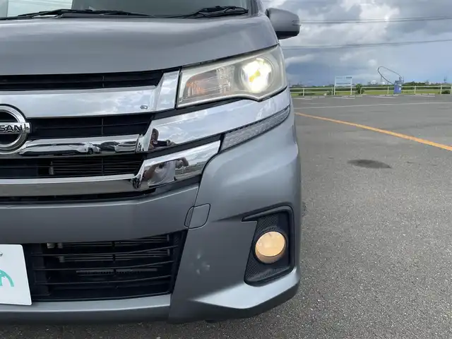 日産 デイズ ハイウェイスターX 佐賀県 2016(平28)年 5万km チタニウムグレーメタリック 純正ディスプレイオーディオ/・AM/FM/USB/Bluetooth/アラウンドビューモニター(ディスプレイ/ルームミラー内蔵)/前方ドライブレコーダー/ETC/エマージェンシーブレーキ/横滑り防止装置/アイドリングストップ/革巻きステアリング/純正14インチアルミホイール/純正キセノンヘッドライト/純正フォグランプ/純正フロアマット/純正ドアバイザ―/取扱説明書/スペアキー１本
