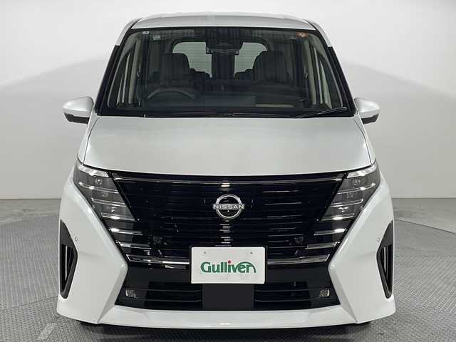 日産 セレナ e－パワー ハイウェイスター V 広島県 2025(令7)年 0.1万km未満 プリズムホワイト 登録済未使用車（7km）/純正12.3型ナビ（AppleCarPlay/AndroidAuto/フルセグTV）/純正フリップダウンモニター/プロパイロット/インテリジェントアラウンドビューモニター/インテリジェントルームミラー/両側ハンズフリーオートスライドドア/インテリジェントエマージェンシーブレーキ/車線逸脱防止支援システム/車線逸脱警報/ブラインドスポットモニター/リヤクロストラフィックアラート/踏み間違い衝突防止アシスト/アダプティブLEDヘッドライト/ETC2.0/前後ドライブレコーダー/ワイヤレス充電/USB入力端子