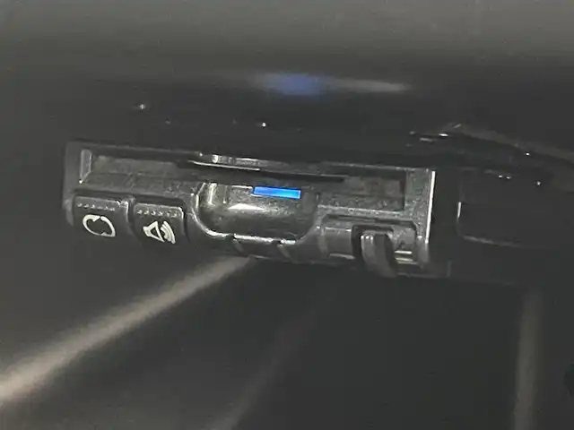 日産 リーフ S 福島県 2020(令2)年 5.2万km ブリリアントホワイトパール ワンオーナー　/純正ＳＤナビ　/【AM/FM/DVD/CD/Bluetooth/フルセグ】/型番:MJ119D-W/衝突被害軽減システム　/・車線逸脱警報/・踏み間違い防止/バックカメラ　/ＥＴＣ　/前席シートヒーター　/ステアリングヒーター　　/クルーズコントロール　/ステアリングスイッチ　/オートマッチクハイビーム　/スマートキー/・プッシュスタート/・スペアキー/オートマッチクハイビーム/・LEDライト/・フォグライト/ウィンカーミラー/・オートミラー