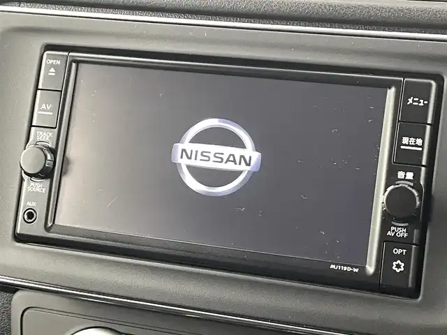 日産 リーフ S 福島県 2020(令2)年 5.2万km ブリリアントホワイトパール ワンオーナー　/純正ＳＤナビ　/【AM/FM/DVD/CD/Bluetooth/フルセグ】/型番:MJ119D-W/衝突被害軽減システム　/・車線逸脱警報/・踏み間違い防止/バックカメラ　/ＥＴＣ　/前席シートヒーター　/ステアリングヒーター　　/クルーズコントロール　/ステアリングスイッチ　/オートマッチクハイビーム　/スマートキー/・プッシュスタート/・スペアキー/オートマッチクハイビーム/・LEDライト/・フォグライト/ウィンカーミラー/・オートミラー