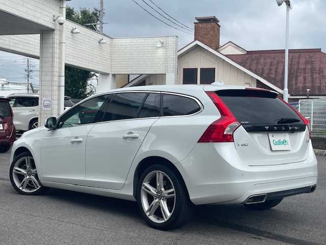 ボルボ Ｖ６０ D4 クラシック 愛知県 2017(平29)年 6.5万km クリスタルホワイトP バックカメラ/サンルーフ/社外ＥＴＣ/追従クルーズコントロール/ＢＬＩＳ/前方ドライブレコーダー/後方コーナーセンサー/純正HDDナビ/SD/Bluetooth/iPod/AUX/パワーシートD＋N/シートヒーターD＋N/パドルシフト/MTモード付きAT/ABS/横滑り防止装置/レーンキープアシスト/オートライト/オートマチックハイビーム/スペアキー/スマートキー/保証書/取扱説明書
