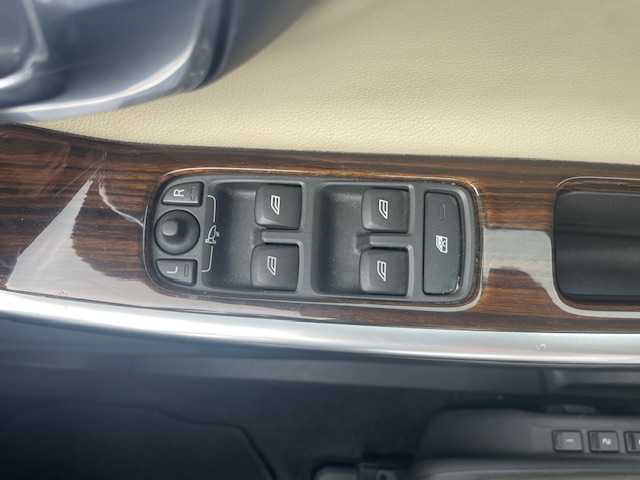 ボルボ Ｖ６０ D4 クラシック 愛知県 2017(平29)年 6.5万km クリスタルホワイトP バックカメラ/サンルーフ/社外ＥＴＣ/追従クルーズコントロール/ＢＬＩＳ/前方ドライブレコーダー/後方コーナーセンサー/純正HDDナビ/SD/Bluetooth/iPod/AUX/パワーシートD＋N/シートヒーターD＋N/パドルシフト/MTモード付きAT/ABS/横滑り防止装置/レーンキープアシスト/オートライト/オートマチックハイビーム/スペアキー/スマートキー/保証書/取扱説明書