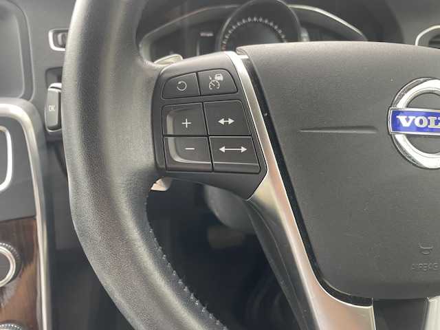 ボルボ Ｖ６０ D4 クラシック 愛知県 2017(平29)年 6.5万km クリスタルホワイトP バックカメラ/サンルーフ/社外ＥＴＣ/追従クルーズコントロール/ＢＬＩＳ/前方ドライブレコーダー/後方コーナーセンサー/純正HDDナビ/SD/Bluetooth/iPod/AUX/パワーシートD＋N/シートヒーターD＋N/パドルシフト/MTモード付きAT/ABS/横滑り防止装置/レーンキープアシスト/オートライト/オートマチックハイビーム/スペアキー/スマートキー/保証書/取扱説明書