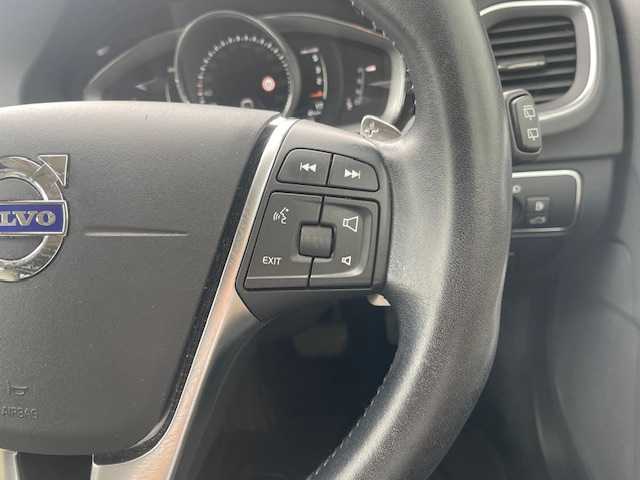 ボルボ Ｖ６０ D4 クラシック 愛知県 2017(平29)年 6.5万km クリスタルホワイトP バックカメラ/サンルーフ/社外ＥＴＣ/追従クルーズコントロール/ＢＬＩＳ/前方ドライブレコーダー/後方コーナーセンサー/純正HDDナビ/SD/Bluetooth/iPod/AUX/パワーシートD＋N/シートヒーターD＋N/パドルシフト/MTモード付きAT/ABS/横滑り防止装置/レーンキープアシスト/オートライト/オートマチックハイビーム/スペアキー/スマートキー/保証書/取扱説明書