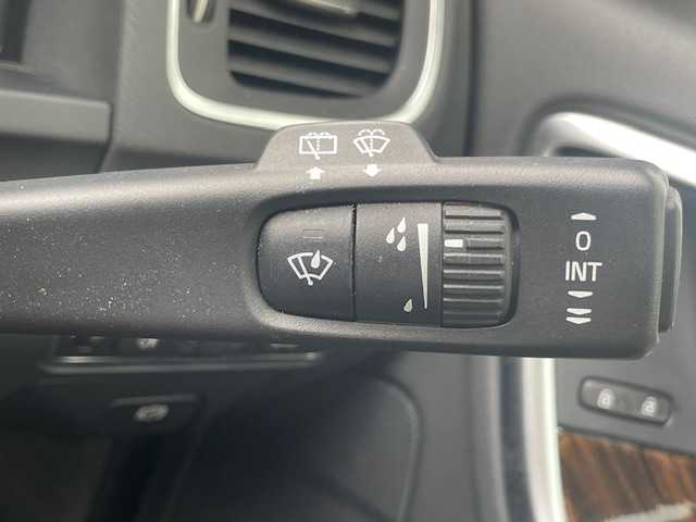 ボルボ Ｖ６０ D4 クラシック 愛知県 2017(平29)年 6.5万km クリスタルホワイトP バックカメラ/サンルーフ/社外ＥＴＣ/追従クルーズコントロール/ＢＬＩＳ/前方ドライブレコーダー/後方コーナーセンサー/純正HDDナビ/SD/Bluetooth/iPod/AUX/パワーシートD＋N/シートヒーターD＋N/パドルシフト/MTモード付きAT/ABS/横滑り防止装置/レーンキープアシスト/オートライト/オートマチックハイビーム/スペアキー/スマートキー/保証書/取扱説明書