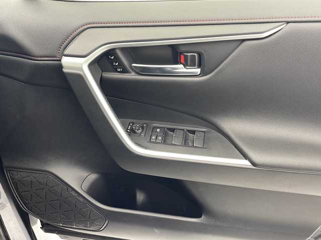トヨタ ＲＡＶ４ アドベンチャー オフロードPKG 沖縄県 2022(令4)年 3.1万km グレーメタリック 純正ディスプレイオーディオ/フルセグＴＶ/Bluetooth接続/バックカメラ/ドライブレコーダー/ＥＴＣ/ＢＳＭ/トヨタセーフティセンス/・衝突被害軽減ブレーキ (プリクラッシュセーフティ)																									/・ハンドル操作サポート (レーントレーシングアシスト)																									/・追従ドライブ支援機能 (レーダークルーズコントロール)																									/・車線はみ出しアラート (レーンディパーチャーアラート)																									/・自動ハイビーム (オートマチックハイビーム)																									/レザーシート/メモリ付パワーシート/シートヒーター/シートクーラー/ＬＥＤヘッドライト/オートライト/パワーバックドア/クルーズコントロール/JAOSプロテクターキット/電動格納ウィンカーミラー/コーナーセンサー/ダウンヒルアシスト/純正フロアマット/純正18インチアルミホイール/スマートキー/プッシュスタート
