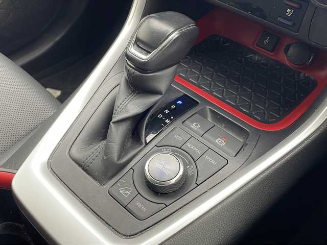 トヨタ ＲＡＶ４ アドベンチャー オフロードPKG 沖縄県 2022(令4)年 3.1万km グレーメタリック 純正ディスプレイオーディオ/フルセグＴＶ/Bluetooth接続/バックカメラ/ドライブレコーダー/ＥＴＣ/ＢＳＭ/トヨタセーフティセンス/・衝突被害軽減ブレーキ (プリクラッシュセーフティ)																									/・ハンドル操作サポート (レーントレーシングアシスト)																									/・追従ドライブ支援機能 (レーダークルーズコントロール)																									/・車線はみ出しアラート (レーンディパーチャーアラート)																									/・自動ハイビーム (オートマチックハイビーム)																									/レザーシート/メモリ付パワーシート/シートヒーター/シートクーラー/ＬＥＤヘッドライト/オートライト/パワーバックドア/クルーズコントロール/JAOSプロテクターキット/電動格納ウィンカーミラー/コーナーセンサー/ダウンヒルアシスト/純正フロアマット/純正18インチアルミホイール/スマートキー/プッシュスタート